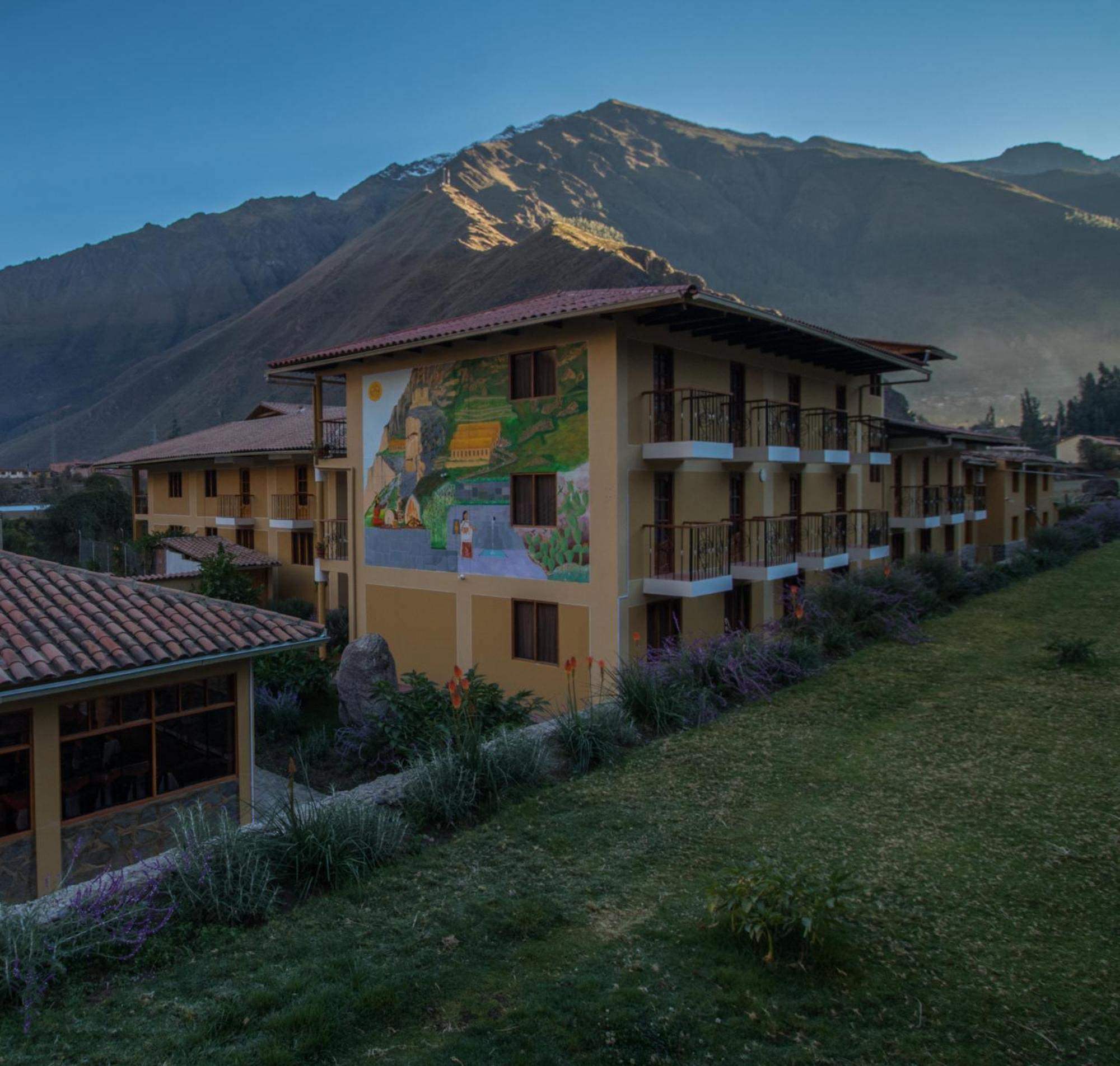 Tunupa Lodge Hotel Ollantaytambo Bagian luar foto