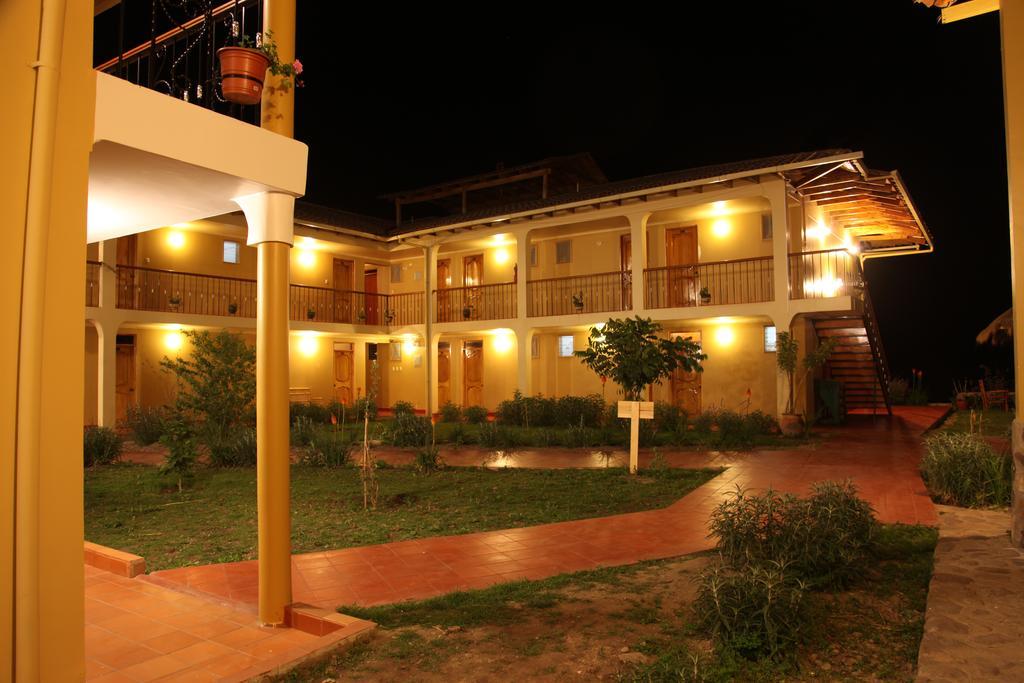 Tunupa Lodge Hotel Ollantaytambo Bagian luar foto
